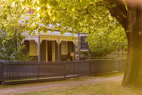 Belmont At Beechworth 2 Bedrooms, 2 Bathrooms, 2 Couples - Kingaroy Accommodation 0