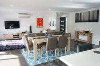 Ben's Place - modern  convenient
