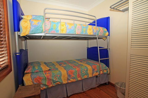Berrara Cove Beach House - Kingaroy Accommodation 3