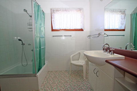 Berrara Cove Beach House - Kingaroy Accommodation 1