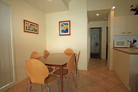 Berrara Lagoon Front Chalet - Kingaroy Accommodation 3