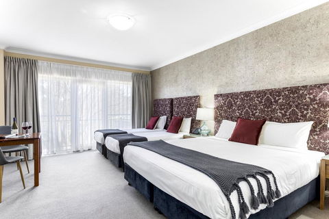 Berry Village Boutique Motel - Kingaroy Accommodation 1