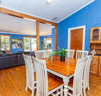 Best Central House - SLEEPS 11  - Kingaroy Accommodation