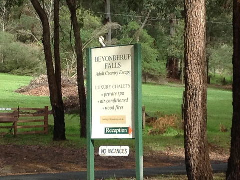 Beyonderup Falls Adult Retreat - Kingaroy Accommodation 1
