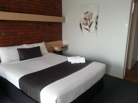 Big Valley Lakeside Paradise Motor Inn - Kingaroy Accommodation 3