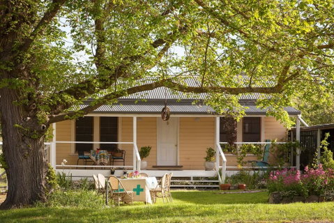 Bird House - Kingaroy Accommodation 0
