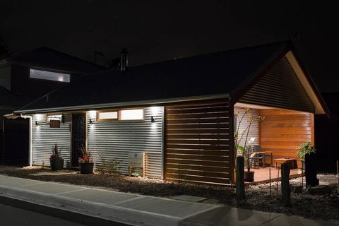 Bird In Hand Cottage, Port Noarlunga - Kingaroy Accommodation 3