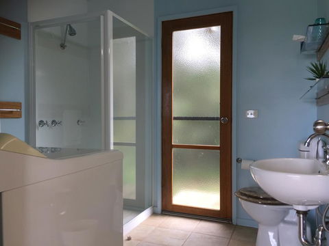 Black Cockatoo Cottages - Kingaroy Accommodation 3