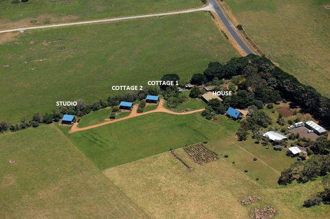 Black Cockatoo Cottages - Kingaroy Accommodation 0