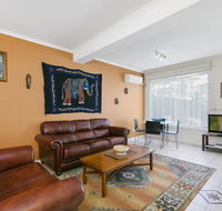 Black Dolphin Waterfront Apartment - Kingaroy Accommodation