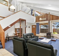 Black Dolphin Waterfront Townhouse - Bay Views - Kingaroy Accommodation