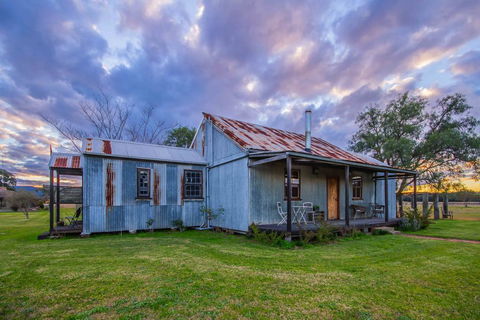 Blaxland's Cottage - Kingaroy Accommodation 0