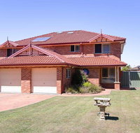 Blue Bay 83a Rocky Point Road - Foxtel  air conditioning downstairs - Kingaroy Accommodation