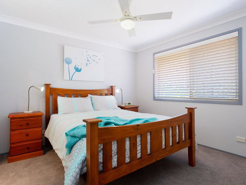 Blue Bay, 83a Rocky Point Road - Foxtel & Air Conditioning Downstairs - Kingaroy Accommodation 3