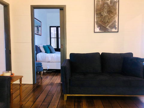 Blue Duck Cottage, Village Comfort, Fireplace - Kingaroy Accommodation 2
