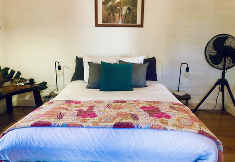 Blue Duck Cottage, Village Comfort, Fireplace - Kingaroy Accommodation 0