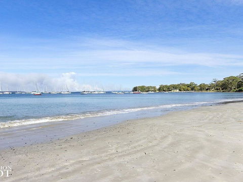 Blue Waters Cottage - 120m To Jervis Bay - Kingaroy Accommodation 1