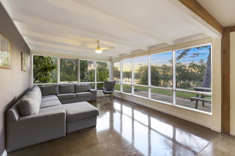 Bluff View River House - Stunning Riverfront - Kingaroy Accommodation 3