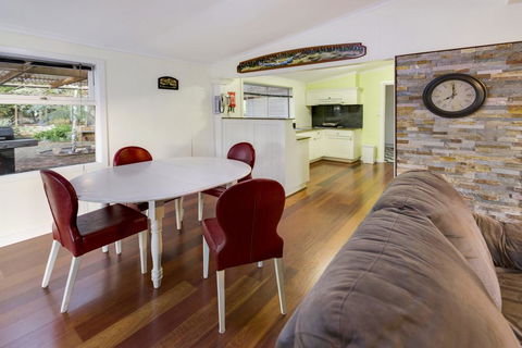 Bluff View River House - Stunning Riverfront - Kingaroy Accommodation 2