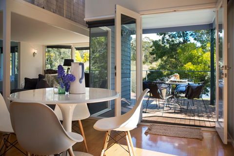 Boatshed Villa Green Door - Kingaroy Accommodation 0