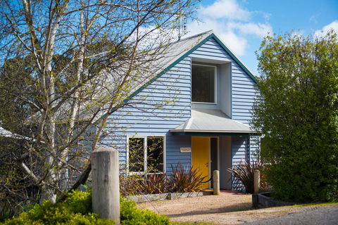 Boatshed Villa Yellow Door - Kingaroy Accommodation 0