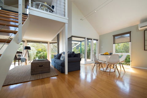Boatshed Villa Yellow Door - Kingaroy Accommodation 1