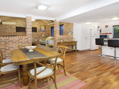 Bombo Blue - Pet Friendly Townhouse - Kingaroy Accommodation 1