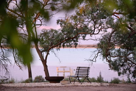 The Jetty Hut - Lake Frontage Barmera Riverland - Kingaroy Accommodation 0
