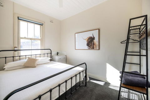 The Middle - Kingaroy Accommodation 0