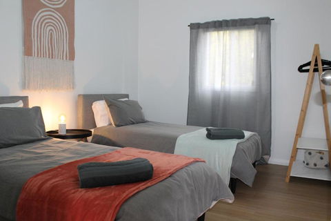 The Renmarkable Cottage - Kingaroy Accommodation 3