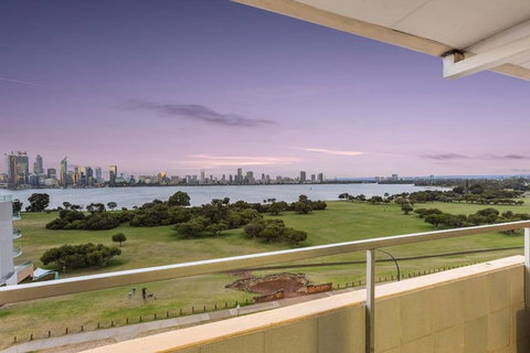 The Swan - Park & River Views Next To Perth Zoo - Kingaroy Accommodation 0