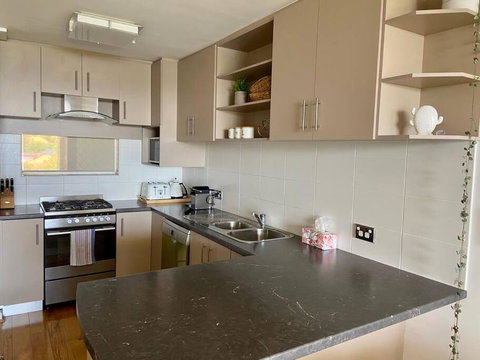 The Swan - Park & River Views Next To Perth Zoo - Kingaroy Accommodation 3