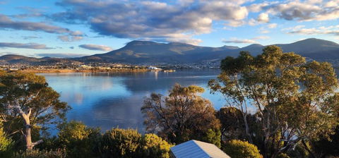Waterfront Abode - 2 Bedrooms - Kingaroy Accommodation 0