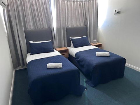 Warners Bay Hotel - Kingaroy Accommodation 1