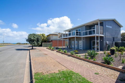 Xanadu - Aldinga Beach - C21 SouthCoast Holidays - Kingaroy Accommodation 1