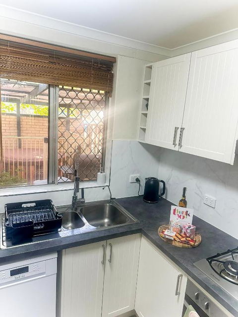 Queen Of The Desert Villa Secure & Gated 2 Bdrm Home - Kingaroy Accommodation 2
