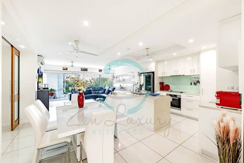 ZEN Tree Blossom: 3-BR Luxury Apt Near Waterfront - Kingaroy Accommodation 0