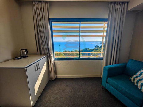 ZEN88 ESPLANADE: Hotel Suite W/ Ocean/Sunset Views - Kingaroy Accommodation 2