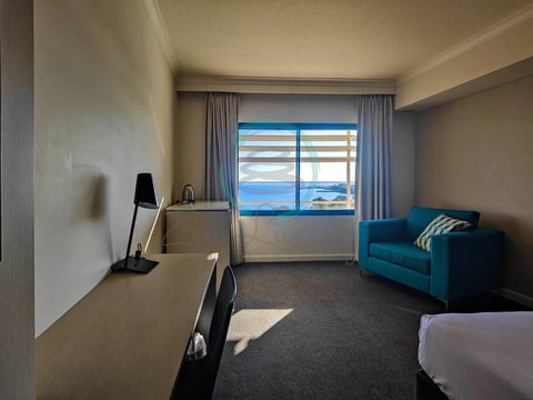 ZEN88 ESPLANADE: Hotel Suite W/ Ocean/Sunset Views - Kingaroy Accommodation 3