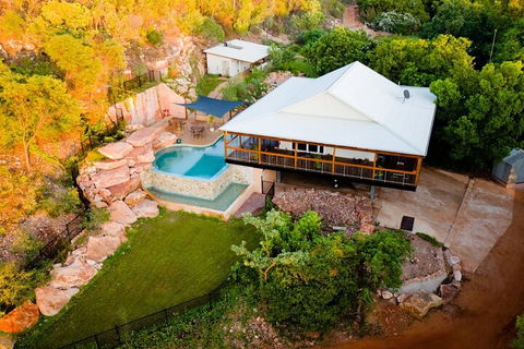 Giant Tides Tour - Cygnet Bay Pearl Farm - Kingaroy Accommodation 5