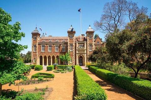 Perth Scavenger Hunt: Perched On A Swan - Kingaroy Accommodation 0