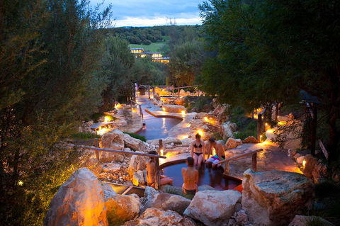 Peninsula Hot Springs Tour With Restaurant Lunch & Gondola Ride - Kingaroy Accommodation 2